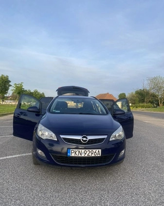 Opel Astra cena 18700 przebieg: 228175, rok produkcji 2011 z Tuchola małe 172